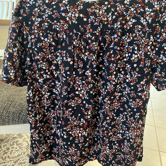 Ann Taylor floral blouse - Picture 2 of 4